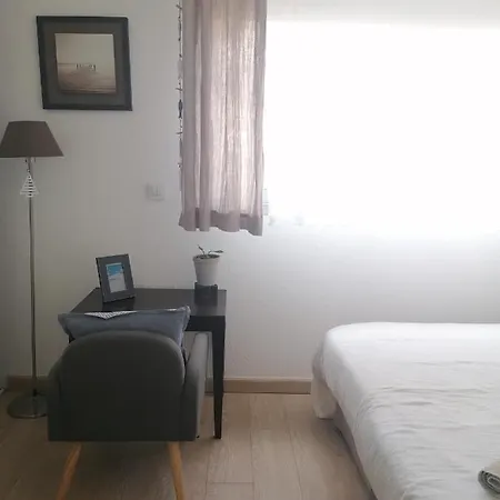 Homestay Double Avec Salle De Bain Commune, A 2 Min De La Croisette *