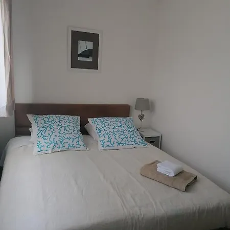 Homestay Double Avec Salle De Bain Commune, A 2 Min De La Croisette